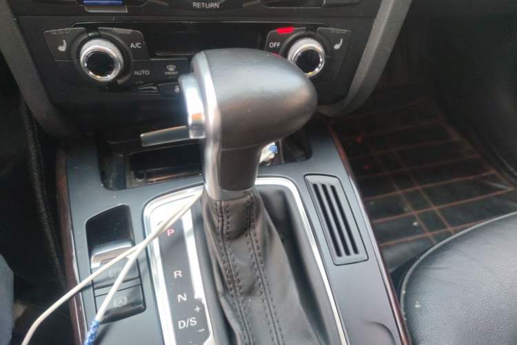 Used Audi A4L 2015 35 TFSI Automatic Comfort Model Gear Lever