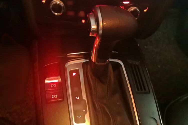 Used Audi A4L 2015 35 TFSI Automatic Comfort Model Gear Lever