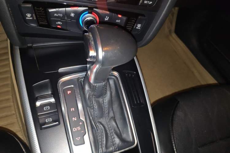 Used Audi A4L 2015 30 TFSI Automatic Comfort Model Gear Lever