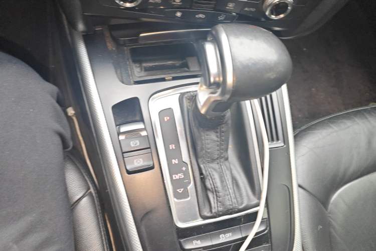 Used Audi A4L 2015 35 TFSI Automatic Standard Model Gear Lever