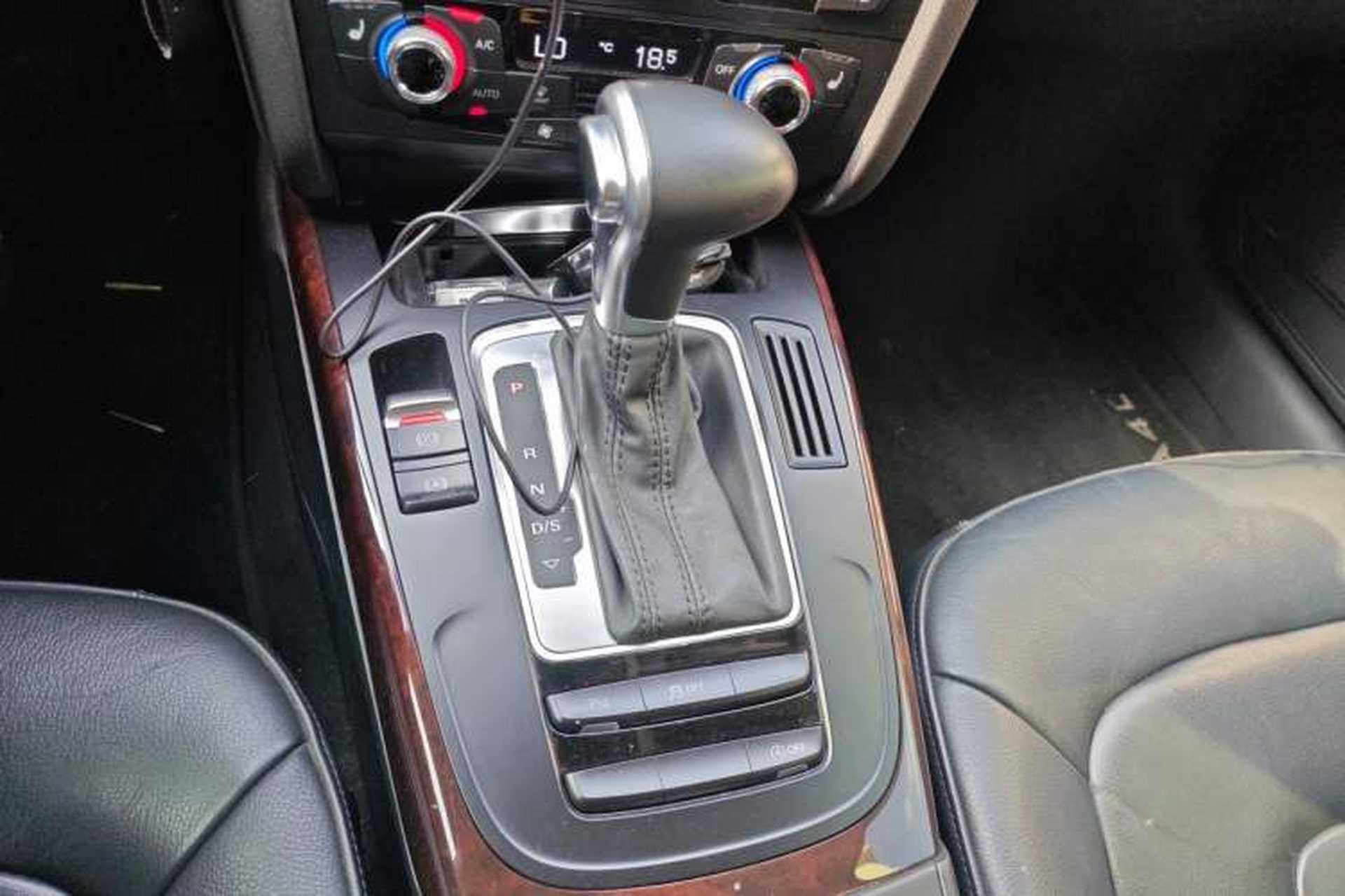 Used Audi A4L 2015 35 TFSI Automatic Comfort Model Gear Lever