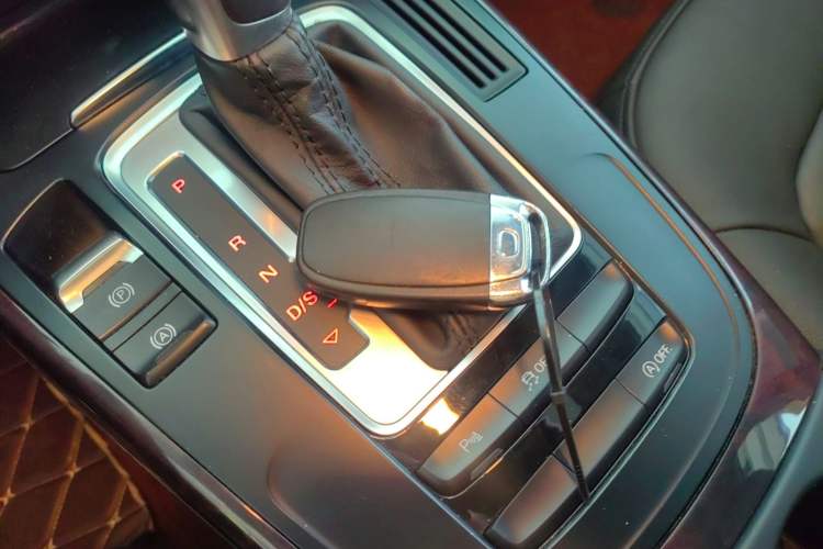 Used Audi A4L 2015 35 TFSI Automatic Comfort Model Interior 1