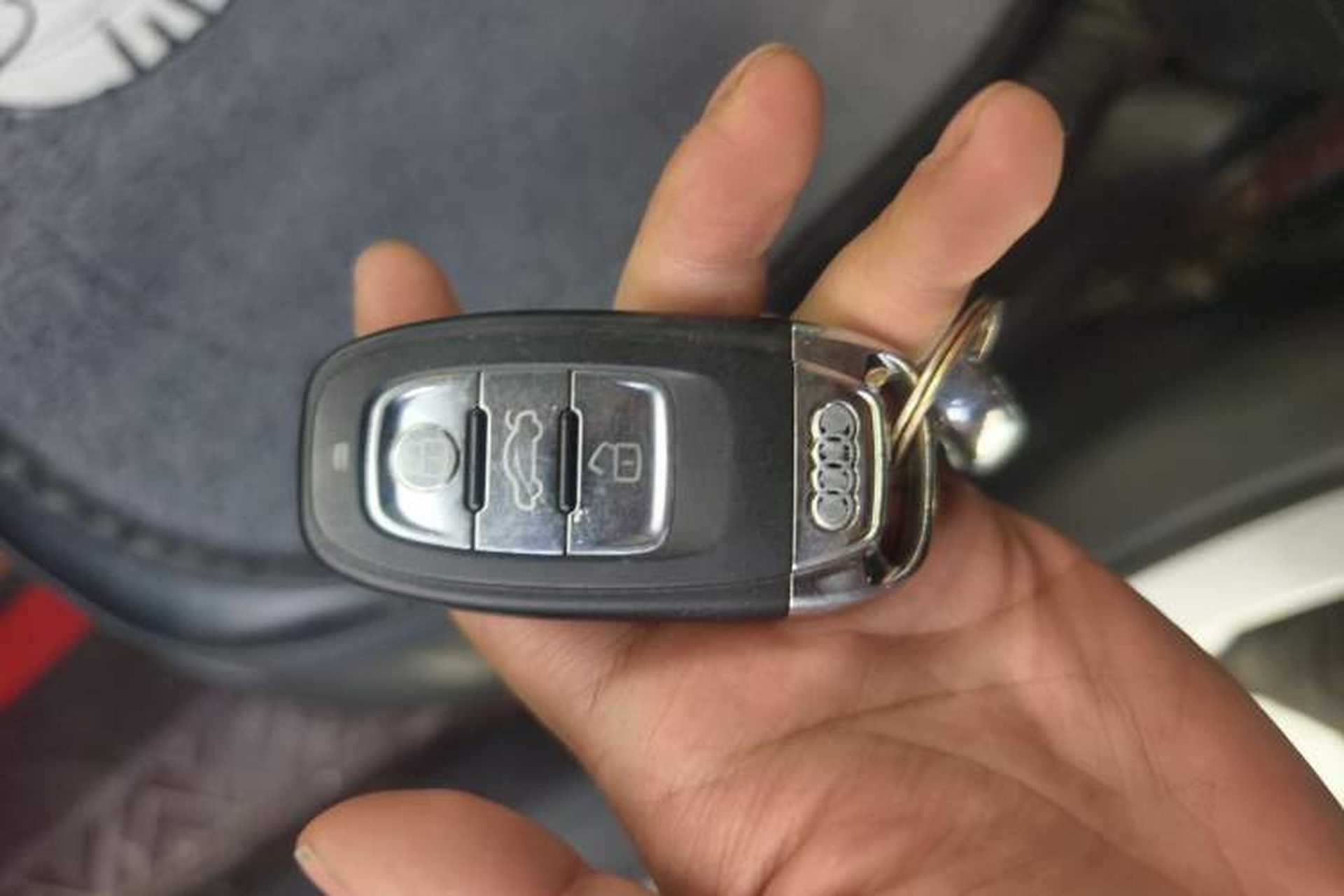 Used Audi A4L 2015 35 TFSI Automatic Comfort Model Interior 1