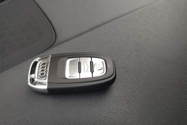 Used Audi A4L 2015 35 TFSI Automatic Comfort Model Interior 1
