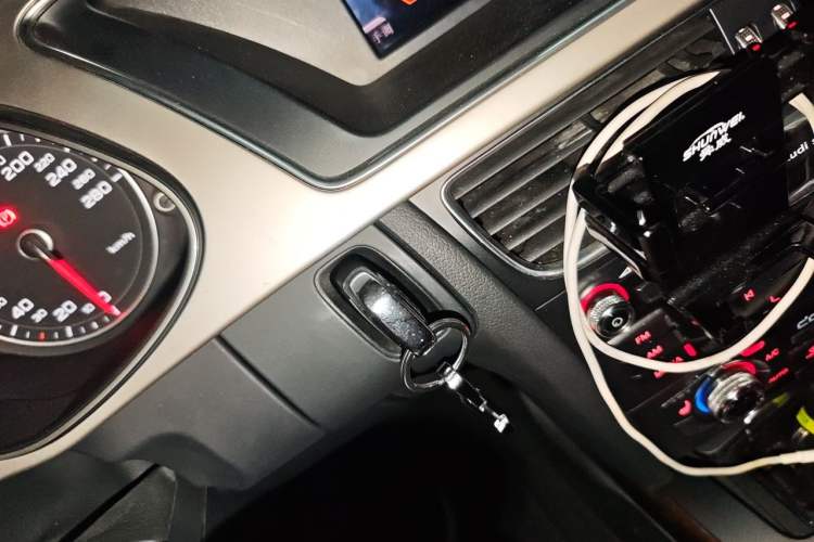 Used Audi A4L 2015 35 TFSI Automatic Comfort Model Interior 1