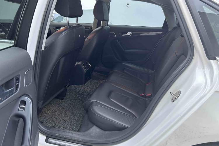 Used Audi A4L 2015 35 TFSI Automatic Comfort Model Interior 2