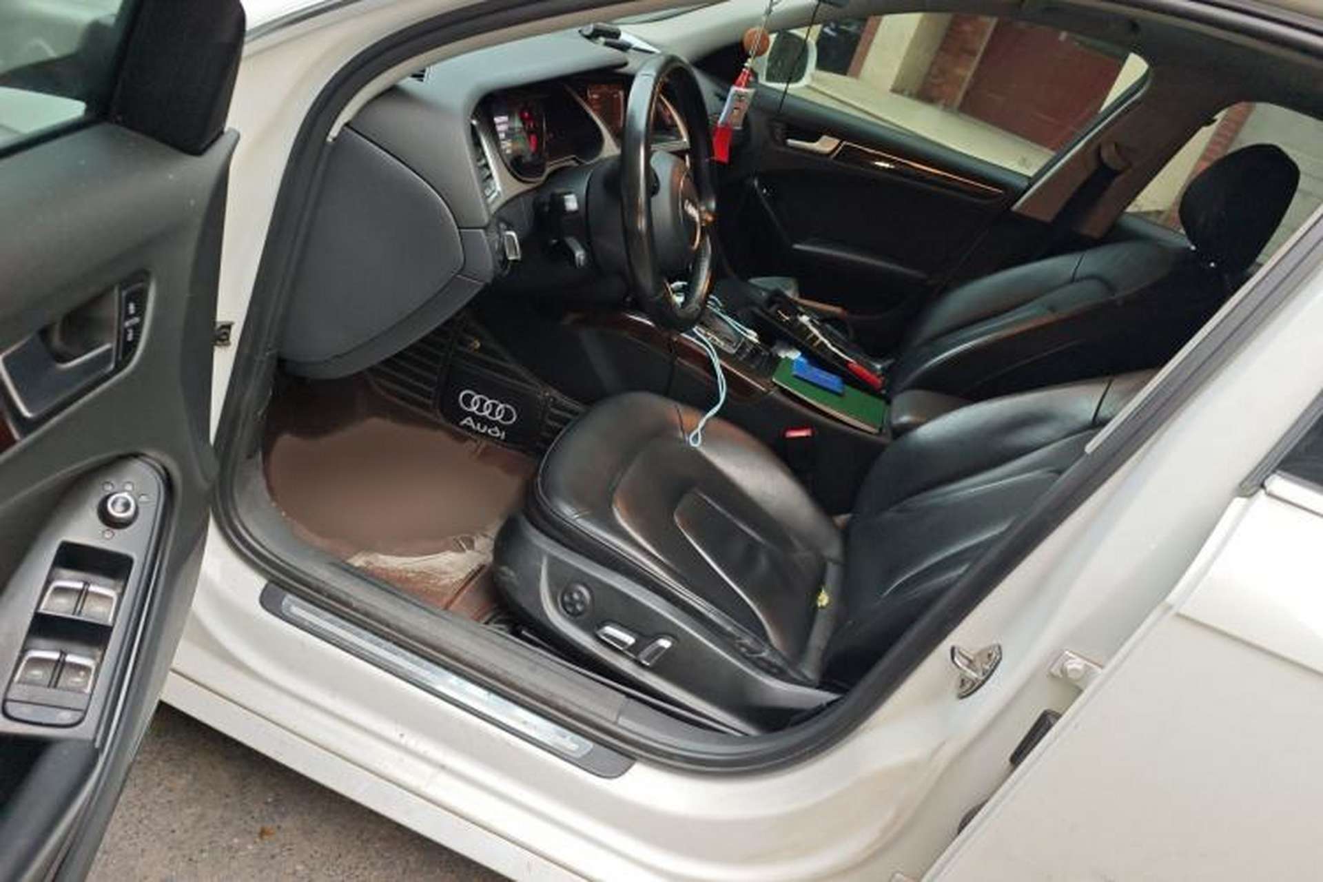 Used Audi A4L 2015 35 TFSI Automatic Comfort Model Interior 3