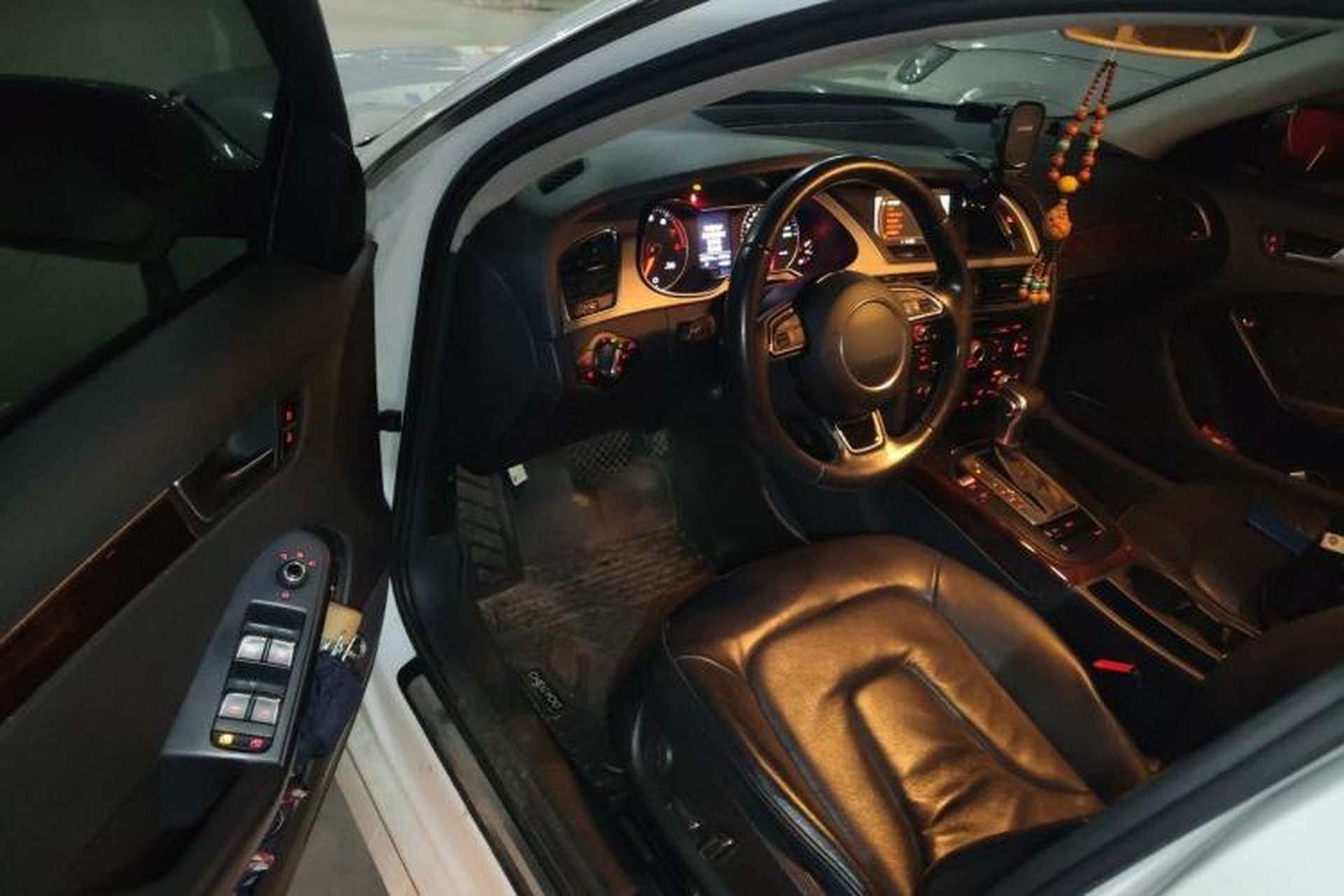 Used Audi A4L 2015 35 TFSI Automatic Comfort Model Interior 3