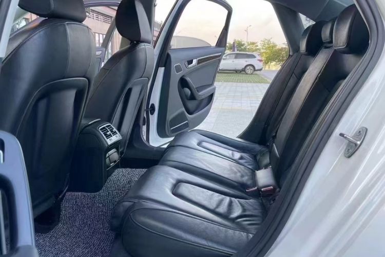 Used Audi A4L 2015 35 TFSI Automatic Comfort Model Interior 3
