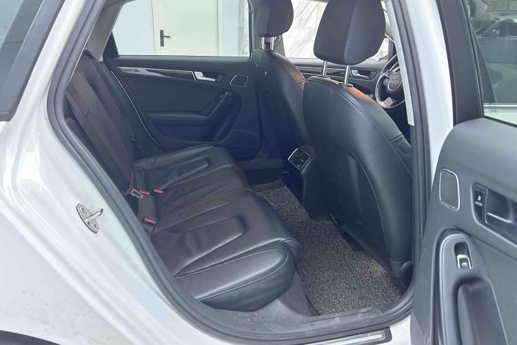 Used Audi A4L 2015 35 TFSI Automatic Comfort Model Interior 4