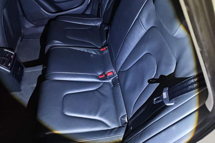 Used Audi A4L 2015 35 TFSI Automatic Comfort Model Interior 4
