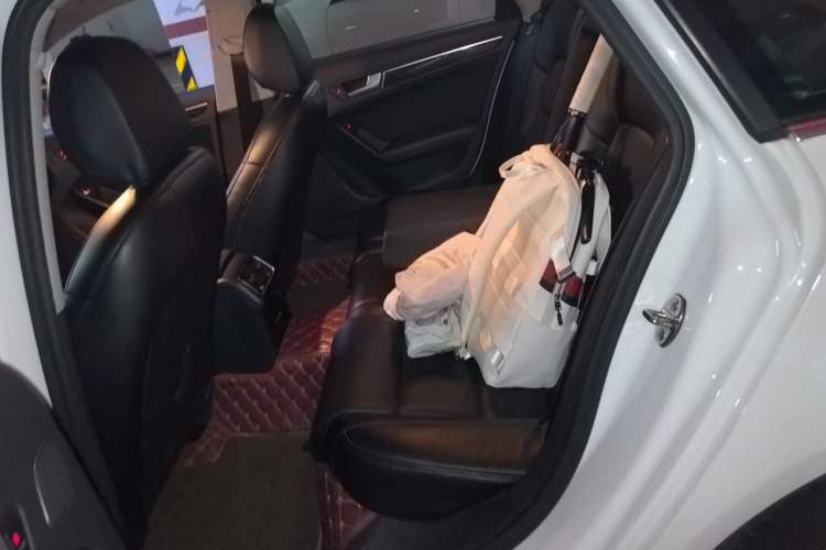 Used Audi A4L 2015 30 TFSI Automatic Comfort Model Interior 4