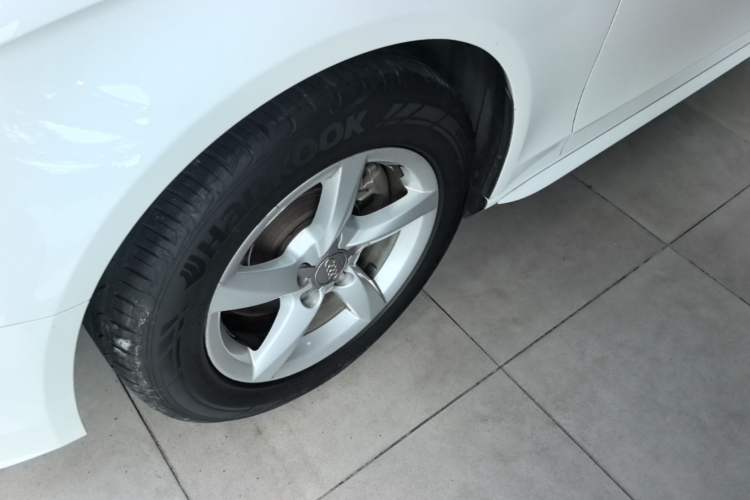 Used Audi A4L 2015 35 TFSI Automatic Standard Model Left Front Wheel Hub