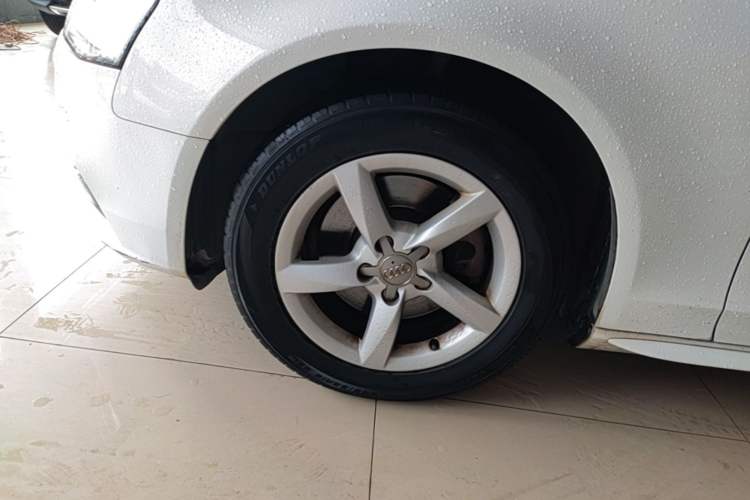 Used Audi A4L 2015 35 TFSI Automatic Standard Model Left Front Wheel Hub