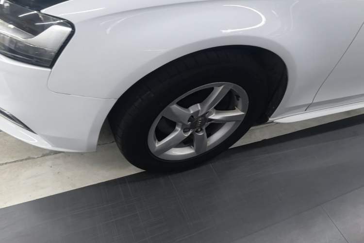 Used Audi A4L 2015 30 TFSI Automatic Comfort Model Left Front Wheel Hub
