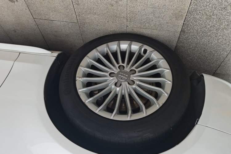 Used Audi A4L 2015 35 TFSI Automatic Comfort Model Left Front Wheel Hub
