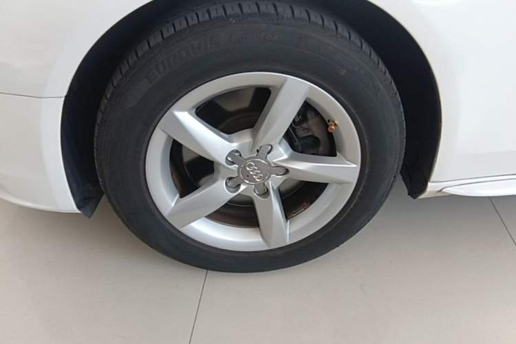 Used Audi A4L 2015 30 TFSI Automatic Comfort Model Left Front Wheel Hub