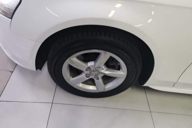 Used Audi A4L 2015 35 TFSI Automatic Standard Model Left Front Wheel Hub