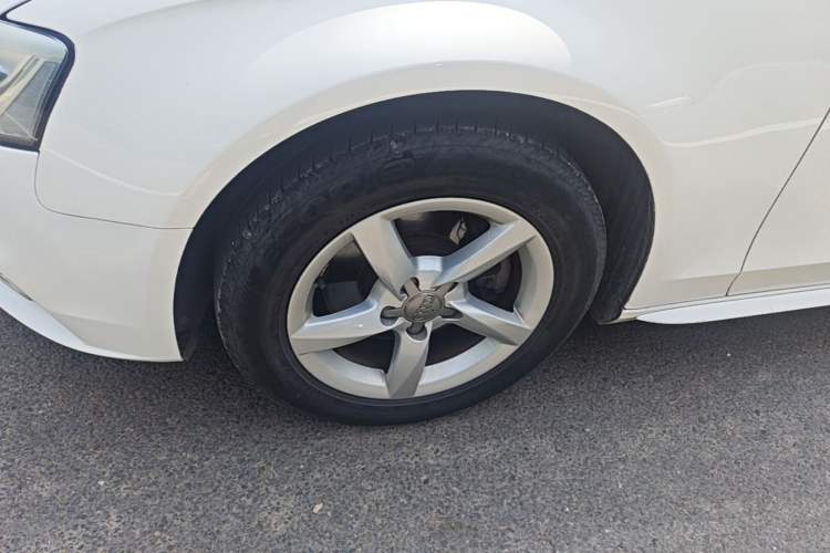 Used Audi A4L 2015 35 TFSI Automatic Standard Model Left Front Wheel Hub
