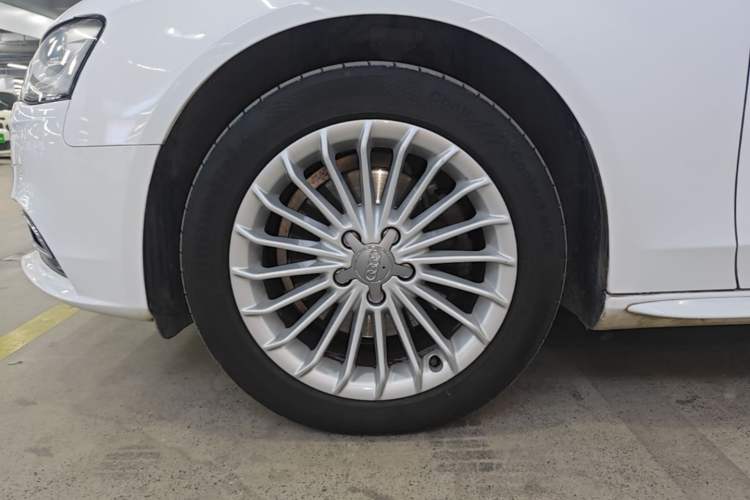 Used Audi A4L 2015 35 TFSI Automatic Comfort Model Left Front Wheel Hub
