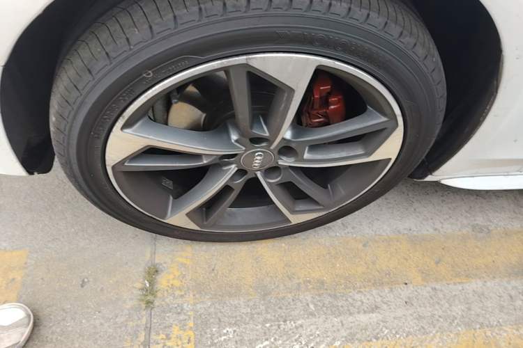 Used Audi A4L 2015 35 TFSI Automatic Comfort Model Left Front Wheel Hub