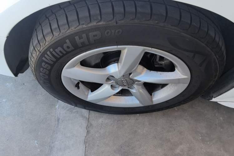 Used Audi A4L 2015 35 TFSI Automatic Standard Model Left Front Wheel Hub
