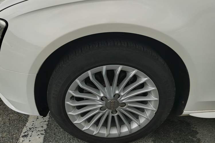 Used Audi A4L 2015 35 TFSI Automatic Comfort Model Left Front Wheel Hub