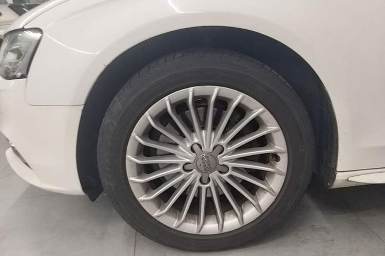 Used Audi A4L 2015 35 TFSI Automatic Comfort Model Left Front Wheel Hub