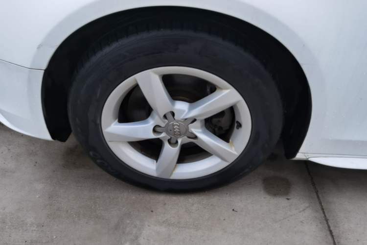 Used Audi A4L 2015 30 TFSI Automatic Comfort Model Left Front Wheel Hub