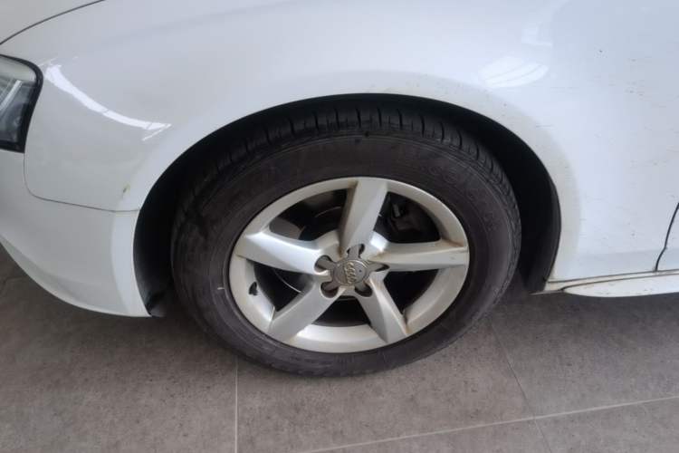 Used Audi A4L 2015 35 TFSI Automatic Standard Model Left Front Wheel Hub