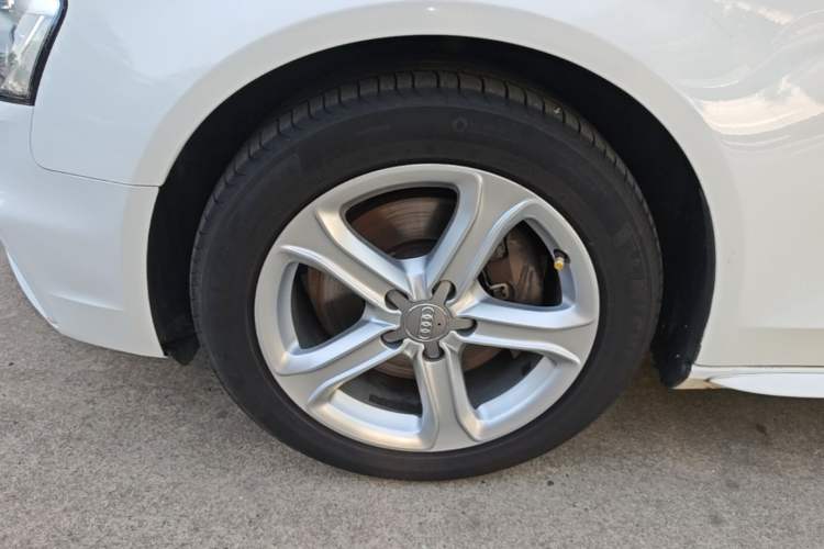 Used Audi A4L 2015 45 TFSI quattro Individual Sport Edition Left Front Wheel Hub