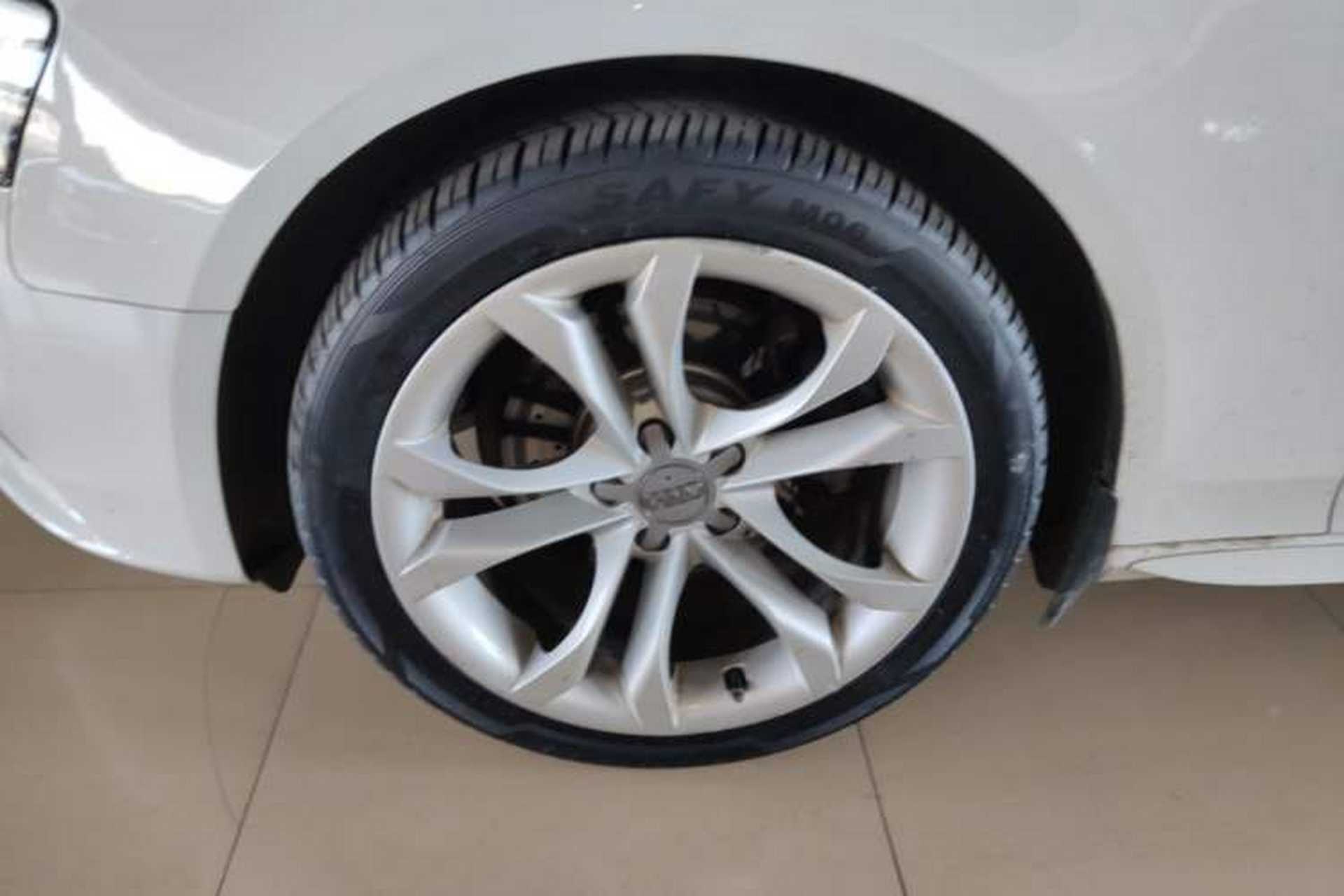 Used Audi A4L 2015 35 TFSI Automatic Standard Model Left Front Wheel Hub