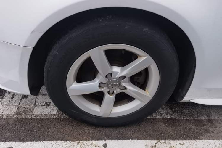 Used Audi A4L 2015 30 TFSI Automatic Comfort Model Left Front Wheel Hub