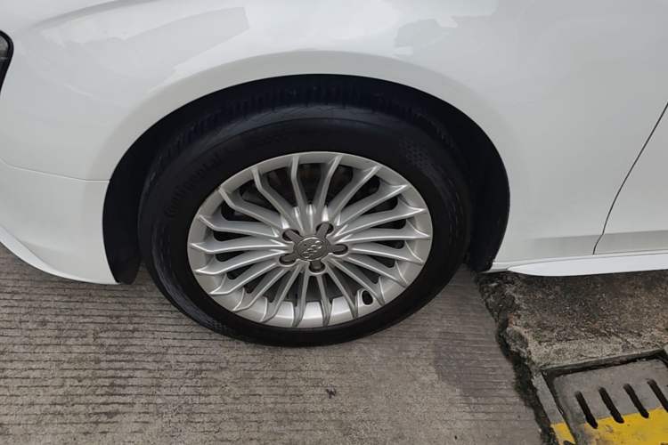 Used Audi A4L 2015 35 TFSI Automatic Comfort Model Left Front Wheel Hub