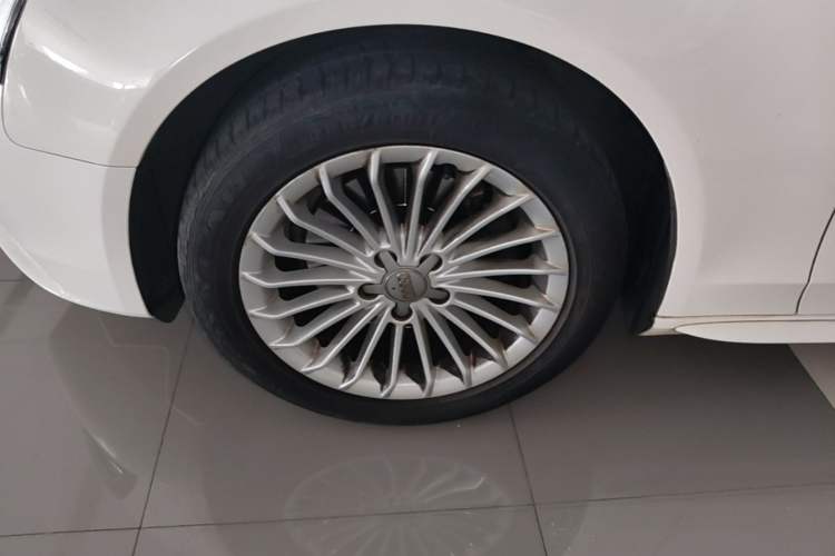 Used Audi A4L 2015 35 TFSI Automatic Comfort Model Left Front Wheel Hub