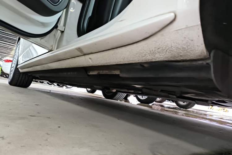 Used Audi A4L 2015 35 TFSI Automatic Comfort Model Left Side Sill