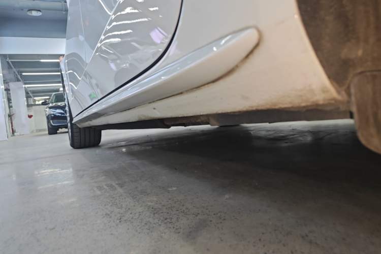 Used Audi A4L 2015 35 TFSI Automatic Comfort Model Left Side Sill