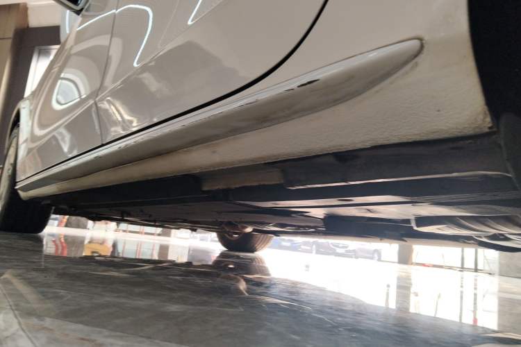 Used Audi A4L 2015 35 TFSI Automatic Standard Model Left Side Sill