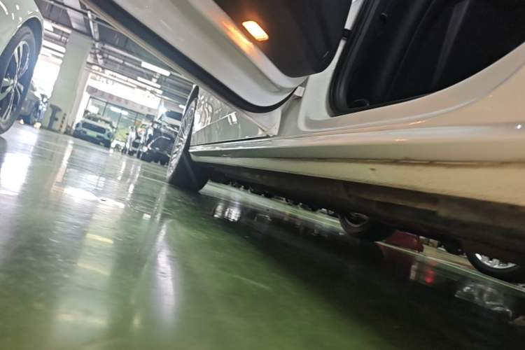 Used Audi A4L 2015 35 TFSI Automatic Comfort Model Left Side Sill