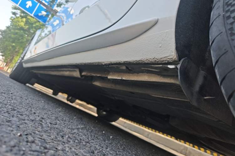 Used Audi A4L 2015 35 TFSI Automatic Standard Model Left Side Sill