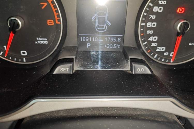 Used Audi A4L 2015 35 TFSI Automatic Standard Model Odometer Close Up