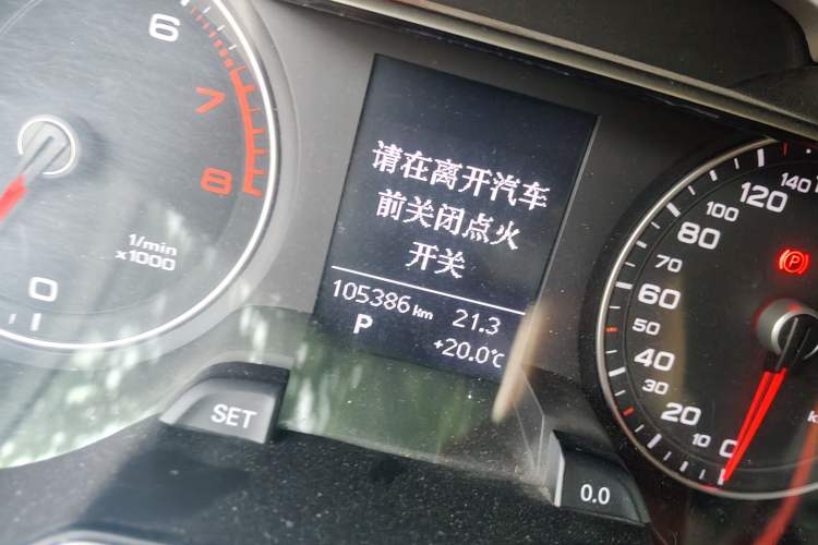 Used Audi A4L 2015 35 TFSI Automatic Standard Model Odometer Close Up