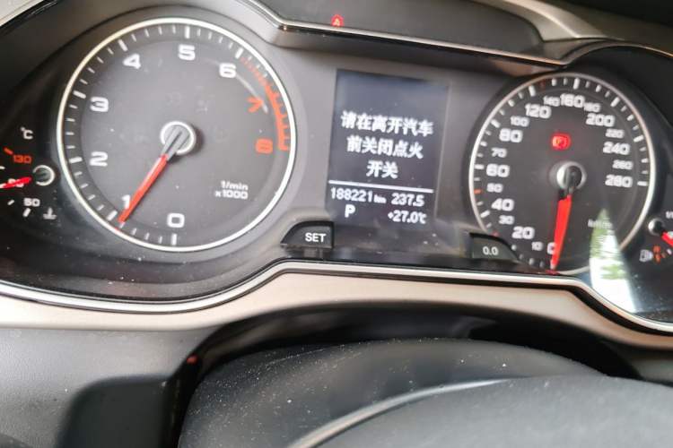 Used Audi A4L 2015 35 TFSI Automatic Technology Model Odometer Close Up
