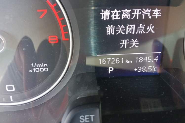 Used Audi A4L 2015 35 TFSI Automatic Standard Model Odometer Close Up