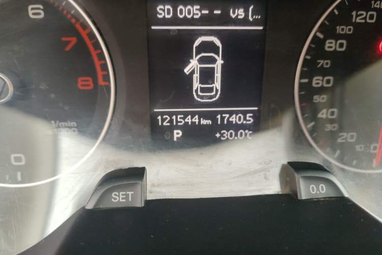Used Audi A4L 2015 35 TFSI Automatic Standard Model Odometer Close Up