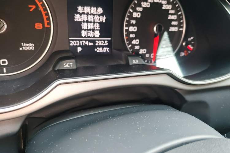 Used Audi A4L 2015 35 TFSI Automatic Comfort Model Odometer Close Up