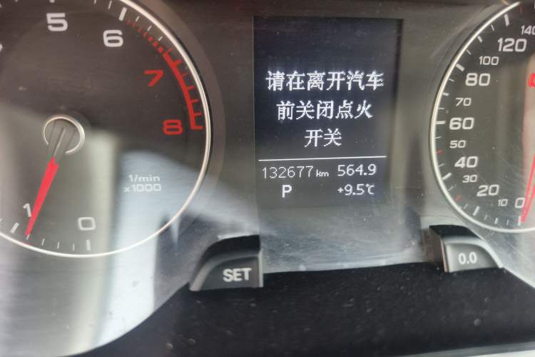 Used Audi A4L 2015 35 TFSI Automatic Comfort Model Odometer Close Up