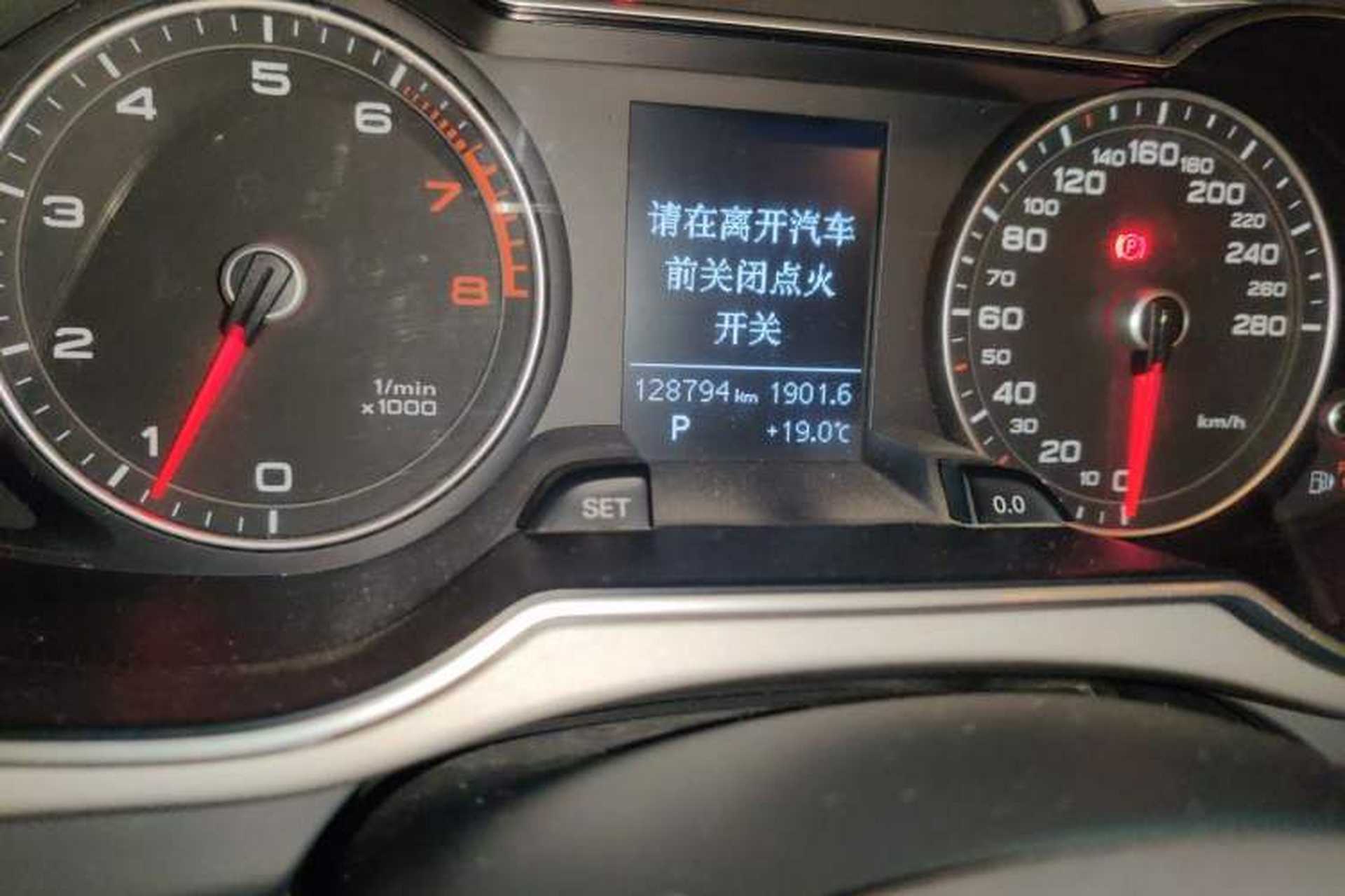 Used Audi A4L 2015 30 TFSI Automatic Comfort Model Odometer Close Up