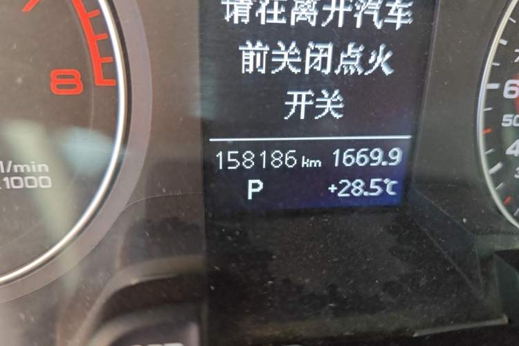 Used Audi A4L 2015 35 TFSI Automatic Comfort Model Odometer Close Up