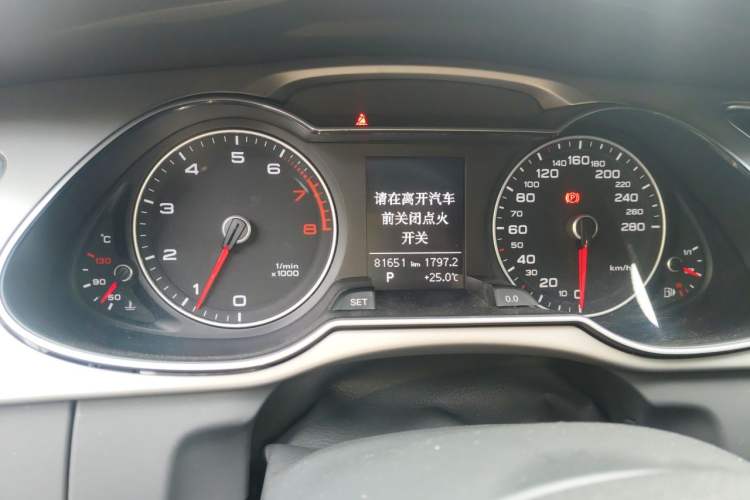 Used Audi A4L 2015 35 TFSI Automatic Comfort Model Odometer Close Up